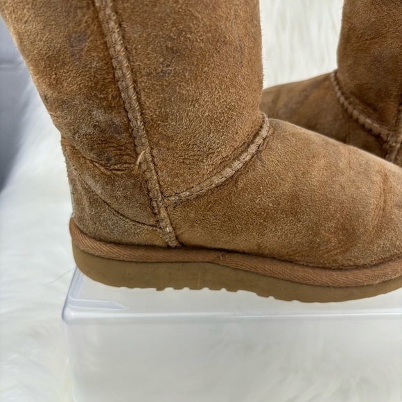 UGG WINTER BOOTS SIZE 10 TODDLER - Picture 10 of 13